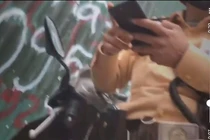 Tạm đình chỉ CSGT bị “tố” rút chìa khoá xe người vi phạm ở Hà Nội