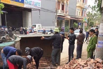 TNGT thương tâm lật xe công nông đè trúng hai bà cháu