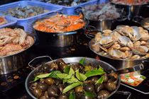 Ăn ở Bay Buffet Hồ Tây, thực khách nhập viện: Cơ quan chức năng vào cuộc