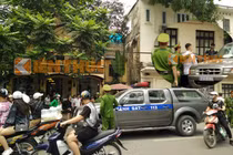 Hà Nội: Nghi vấn nữ nhân viên bị nam đồng nghiệp sờ ngực, bóp cổ