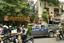 Hà Nội: Nghi vấn nữ nhân viên bị nam đồng nghiệp sờ ngực, bóp cổ