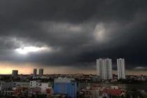 Dự báo thời tiết 22/7: Hà Nội ngày nắng đêm mưa có dông lốc