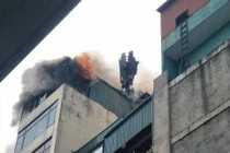 Hà Nội: Cháy nhà 7 tầng do đốt vàng mã ngày mùng 1