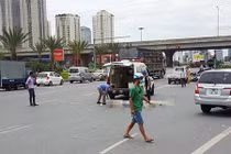 Cô gái trẻ bị xe bồn cán tử vong giữa đường Hà Nội