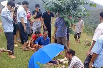 Hai phụ nữ trượt chân chết đuối vì chụp ảnh bên suối