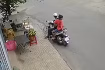 Video: Thanh niên đi SH Mode trộm sầu riêng trên phố