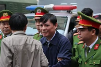 Ảnh: Các bị cáo vụ Đinh La Thăng tươi tỉnh về trại giam sau tuyên án