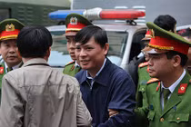 Ảnh: Các bị cáo vụ Đinh La Thăng tươi tỉnh về trại giam sau tuyên án