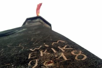 Ảnh: Di tích tại Hà Nội bị bôi bẩn chi chít