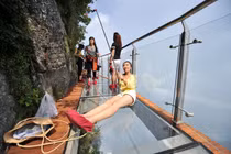 Video: Những trò chơi không dành cho người “yếu bóng vía”