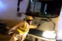 Tạm giữ hình sự tài xế xe tải lao thẳng CSGT Hà Nội