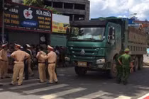 Danh tính ba nạn nhân chết thảm sau va chạm giao thông ở Hà Nội