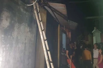 Hà Nội: Vừa chạm tay vào cửa, bị điện giật tử vong