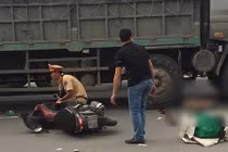 Hà Nội: Xe tải cuốn người đàn ông đi xe máy chết thảm