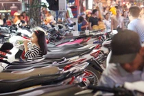 Đi chơi Trung thu, gửi xe gần Hồ Gươm bị “chặt chém” méo mặt