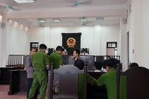 Bất thường lý do hoãn phiên tòa vụ xe container đâm ô tô Innova