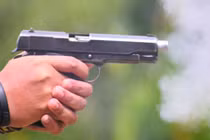 Quảng Ninh: 3 đối tượng dùng súng, xông vào nhà bắn trọng thương người dân