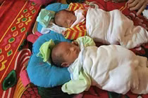 Xót thương 2 bé sinh đôi sinh được 8 ngày thì mẹ qua đời