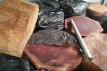 Chùm ảnh: Gắn biển xanh giả chở gỗ lậu giữa Hà Nội