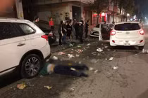 Nữ lao công bị ôtô đâm tử vong khi đang quét rác ngoài đường