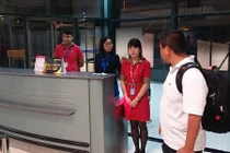 Vietjet Air lên tiếng vụ nhân viên xé vé của khách đến muộn