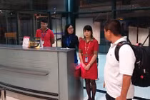 Vietjet Air lên tiếng vụ nhân viên xé vé của khách đến muộn