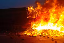 Hà Nội: Xe container bốc cháy dữ dội trên Thanh Trì