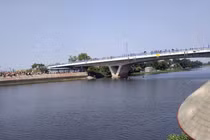 Cô gái 19 tuổi mang thai 4 tuần nhảy xuống sông tự tử