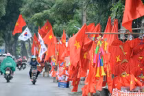 Cờ đỏ sao vàng “nhuộm đỏ” Hà Nội trước chung kết AFF Cup 2018