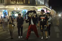  Phố phường Hà Nội, TP.HCM sôi động chào đón Quốc khánh 2/9 