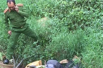 Hãi hùng thi thể người đàn ông dưới cống cùng xe máy