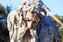 Bí ẩn tuyệt vời bên trong bức tượng khổng lồ TK 16 