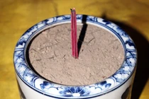 Có nên “bốc” bát hương?
