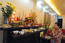 Không nên đặt cành vàng, lá ngọc lên bàn thờ? 