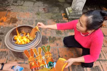 Chuyên gia: Có thể cúng ông Công ông Táo bất cứ ngày, giờ nào