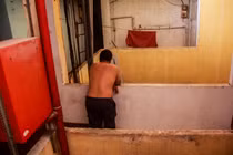 Chung cư 155-157 Bùi Viện - TP HCM: Dăm người lay lắt bám trụ