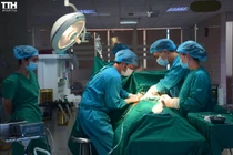 Nữ khách hàng ngưng tim, ngưng thở ở thẩm mỹ Vivian: Chồng nói do cảm cúm 