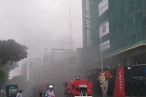 Cháy lớn tại cao ốc Wink Sài Gon Center Hotel, nhiều người tháo chạy vì khói đen bao trùm 