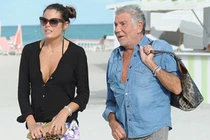 NTK Roberto Cavalli tuyển bạn gái chỉ để giúp thay đồ