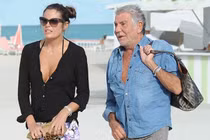 NTK Roberto Cavalli tuyển bạn gái chỉ để giúp thay đồ