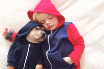 Khoảnh khắc dễ thương của con Jessica Shyba bên cún cưng