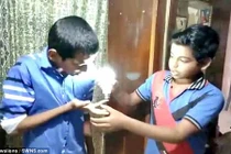 Kỳ lạ cậu bé chỉ cần chạm có thể phát ra điện