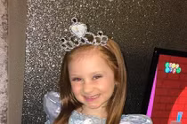 Cứu con khỏi bệnh u não, nhờ điều kỳ lạ từ bức ảnh...