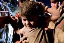 Bé trai sống sót thần kỳ sau 2 ngày dưới giếng sâu 35m