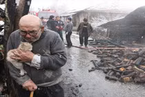 Tình bạn thiêng liêng: Nhà có thể cháy nhưng mèo không thể mất