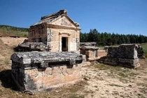 Bí ẩn rợn người về ngôi đền bước chân vào là mất mạng