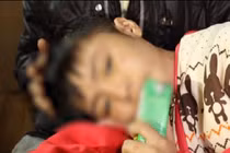 Video: Những vụ bạo hành trẻ em khiến người xem phẫn nộ tột cùng