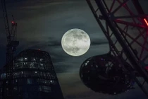 Siêu trăng lớn và sáng nhất năm 2018 đạt đỉnh rạng sáng nay