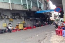Quán sang đóng cửa, hàng vỉa hè ở Sài Gòn “lên ngôi“