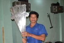 "Dị nhân" Việt Nam: Người nuốt nhiều kiếm nhất VN giờ ra sao?